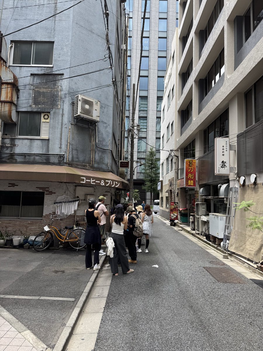AkioTsuna's tweet photo. ヘッケルン到着

きょうも行列
#ヘッケルン https://t.co/By7Gr5mZWf