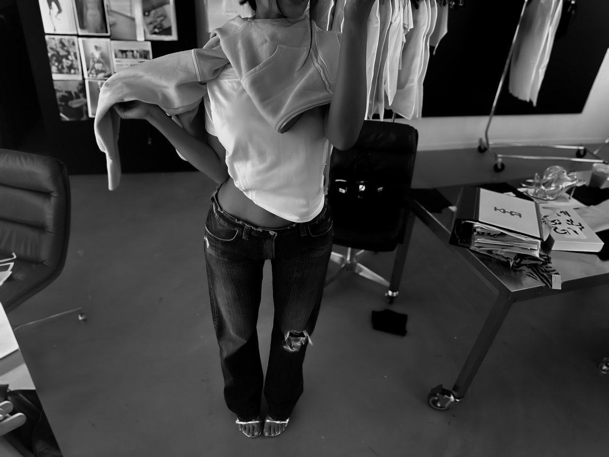 remainsoleil's tweet photo. Wednesday, at last. A brief pause to admit I’ve survived the week’s first rush. The hours vanished into deadlines and restless days, with Fiona Apple’s records faithfully keeping me company throughout. Somehow, half the week still awaits. https://t.co/VBJ4PObBJG