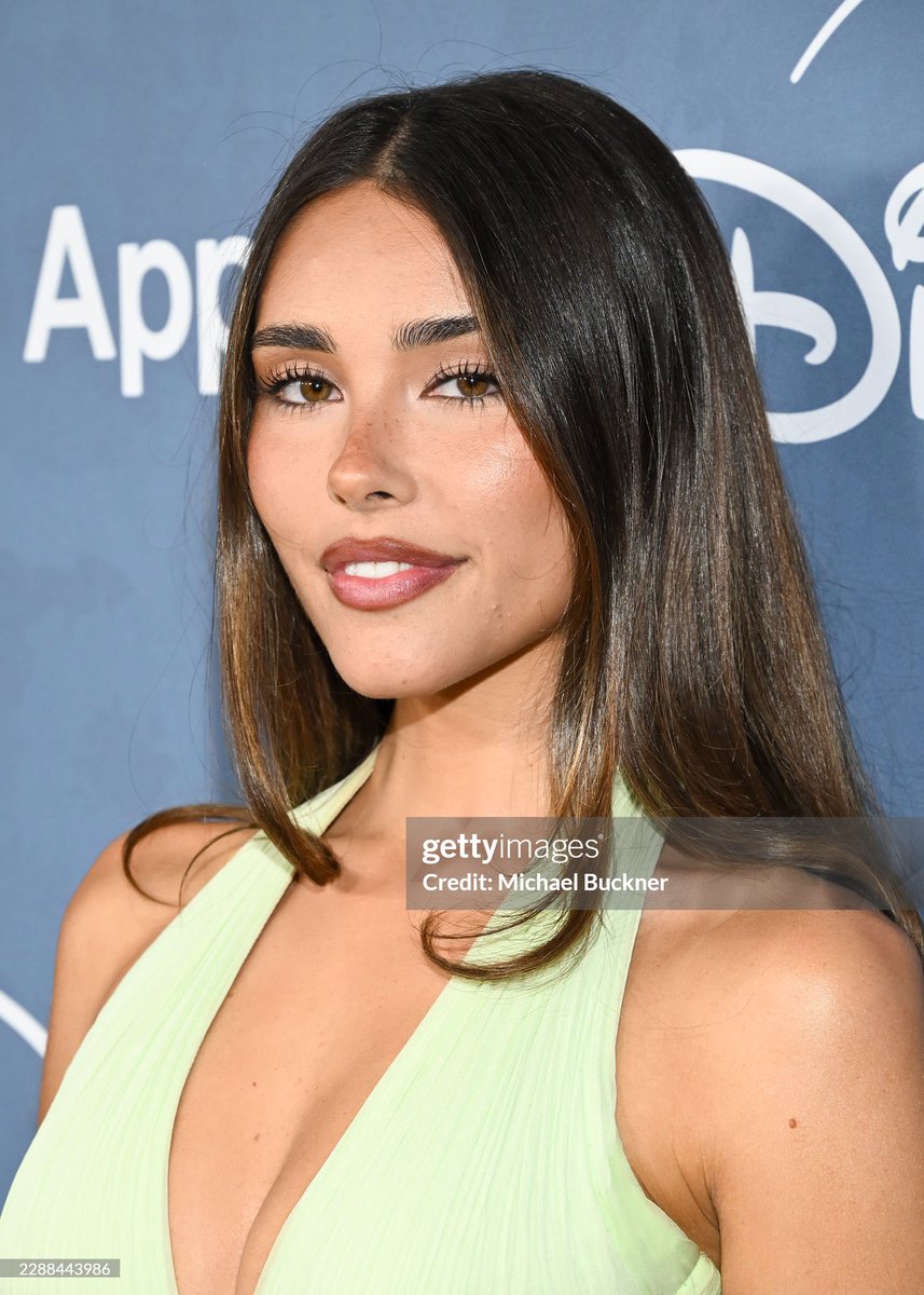 MadisonNationHQ's tweet photo. 📸 New Photos of #MadisonBeer at the Variety Power of Young Hollywood Event tonight 08/05/2026 🧚🏻💚 https://t.co/RWKR4kqxcX