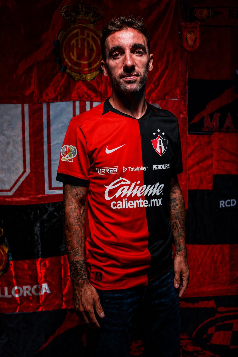 RMWH04's tweet photo. @adalbertheau Pongo la del 2003 porque es la referencia obvia. Es un diseño clasico por donde se le vea. https://t.co/6KL9UlVPA2