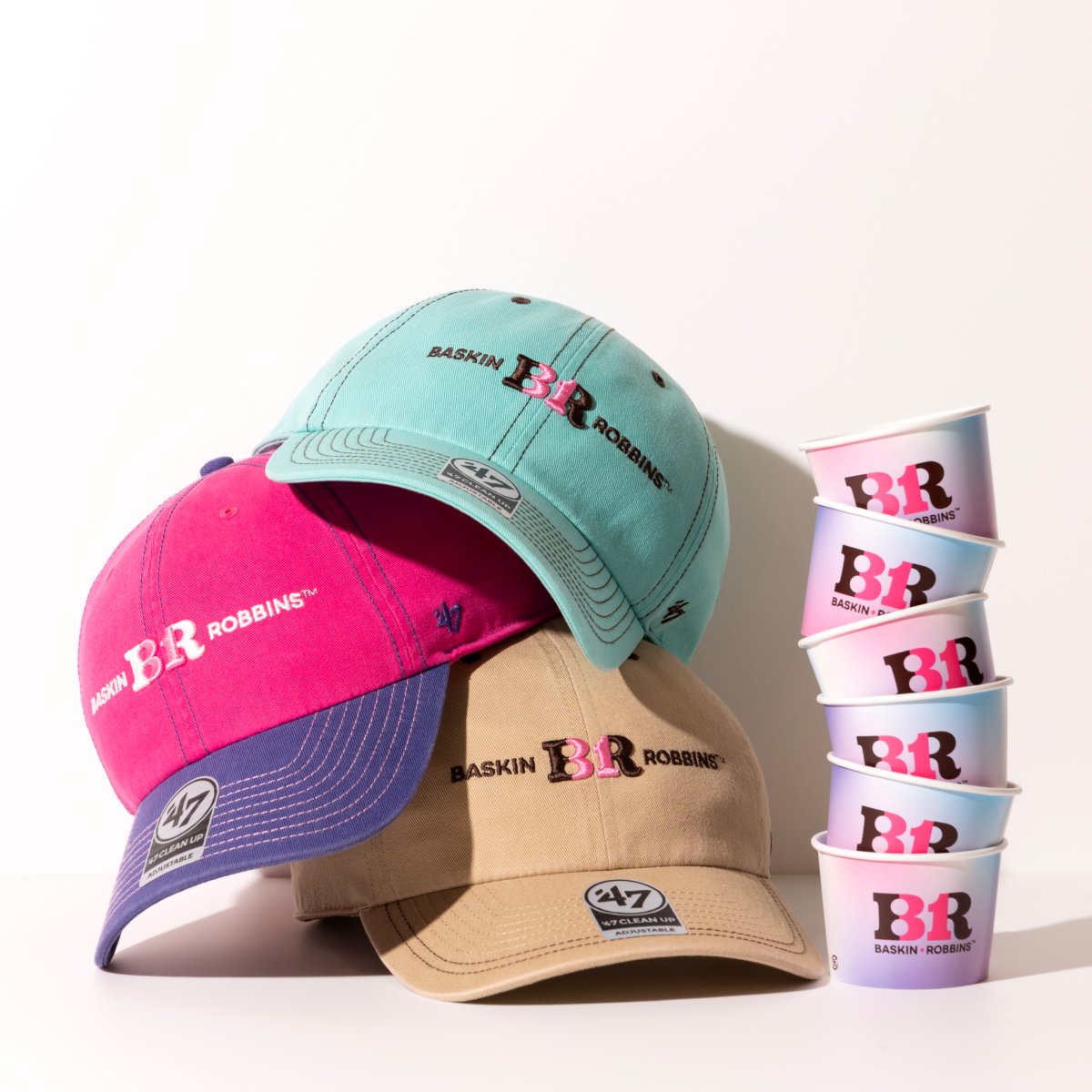 47japan_1947's tweet photo. 【Coming soon 🍨】
サーティワン アイスクリームとの初のコラボレーションによるヘッドウェアコレクションが、8月13日より発売！

https://t.co/KNtMXwCADc
コレクション詳細・購入はリンクから。🔗

#フォーティーセブン
#47japan
#47キャップ
#31アイス #サーティーワン https://t.co/6hms4Bfy5A