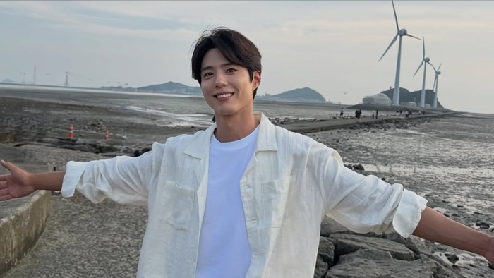 kurobogome's tweet photo. 【ボゴミnews8/6】
JR大阪駅に　＃パクボゴム！
🌟8/3～30まで💙
韓国観光公社が広報VTRを公開中！👏👏👏

📍JR大阪駅の「暁の広場」
セントラルサウンドビジョン🚃

日本でも、広告が流れて感無量…🥹

詳細＞＞https://t.co/KRBitHnYPF https://t.co/EtEAFsqdo4