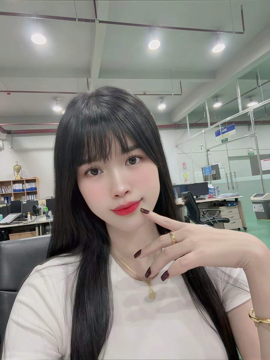 Thaxaor's tweet photo. Đi làm lúc nào cũng phải hớn hở dù xếp có mắng cũng vẫn phải tươi https://t.co/p3r9lgoTvy