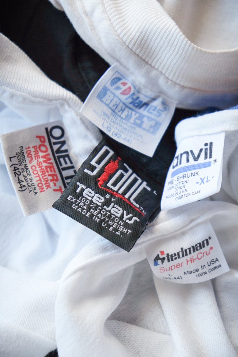 38CLOTHING's tweet photo. このタグを見たら
テンションが上がる人いませんか？

店頭にあるTシャツの中から
個人的に好みなボディブランドを纏めてみました。
コットンの質感/厚み/シルエット等
Tシャツに求める条件をクリアしがちなタグ達です◎

是非、店頭で見比べてみて下さい〜

peace
keisuke https://t.co/cLNAZqGKTV