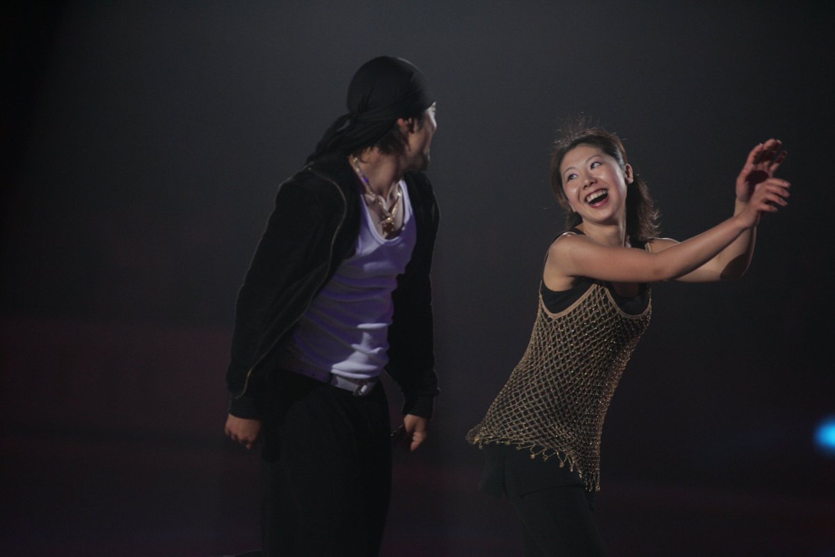 friends_on_ice's tweet photo. 2006年 #フレンズオンアイス は産声を上げました✨

20年来多くの方々に支えられここまで続けることができました🎁

今回はなんと20周年を祝福して・・・

🌟宮本賢二
🌟有川梨絵
🌟田村岳斗
🌟中野友加里

4名が会場に駆けつけます！

▶出演日程などの詳細は公式HPへ
https://t.co/jcQsCTMFEH https://t.co/SRHBiLyg3I