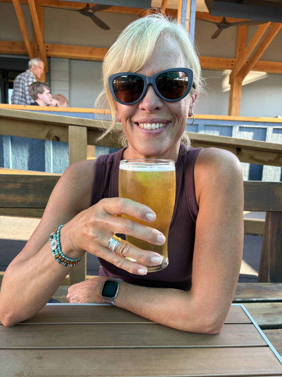 pastiscam's tweet photo. Post Myra Falls swim beers at @BeachFireBrew with an added bonus of the @craftbrewjester to round out a fantastic day!! 
@IAmCarlJensen @GordieLogan @gord_newton @StonerMay @BCAleTrail 
#BCCraftBeerQuest 
#IPromiseTheresBeerLeft https://t.co/Mu4FErx8fr
