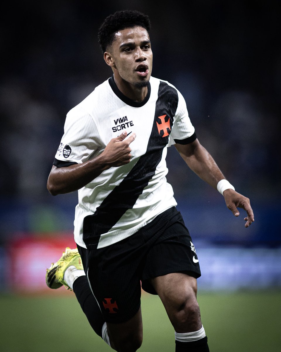 ReevesPatriota's tweet photo. @VascodaGama Me refería ao primeiro gol, que tive tempo de (no intervalo do jogo), vir aqui postar sobre esse importantíssimo detalhe.
(e ele ja havia feito o segundo
"Brenner"
#FluxVas https://t.co/9GGk7ZckV1