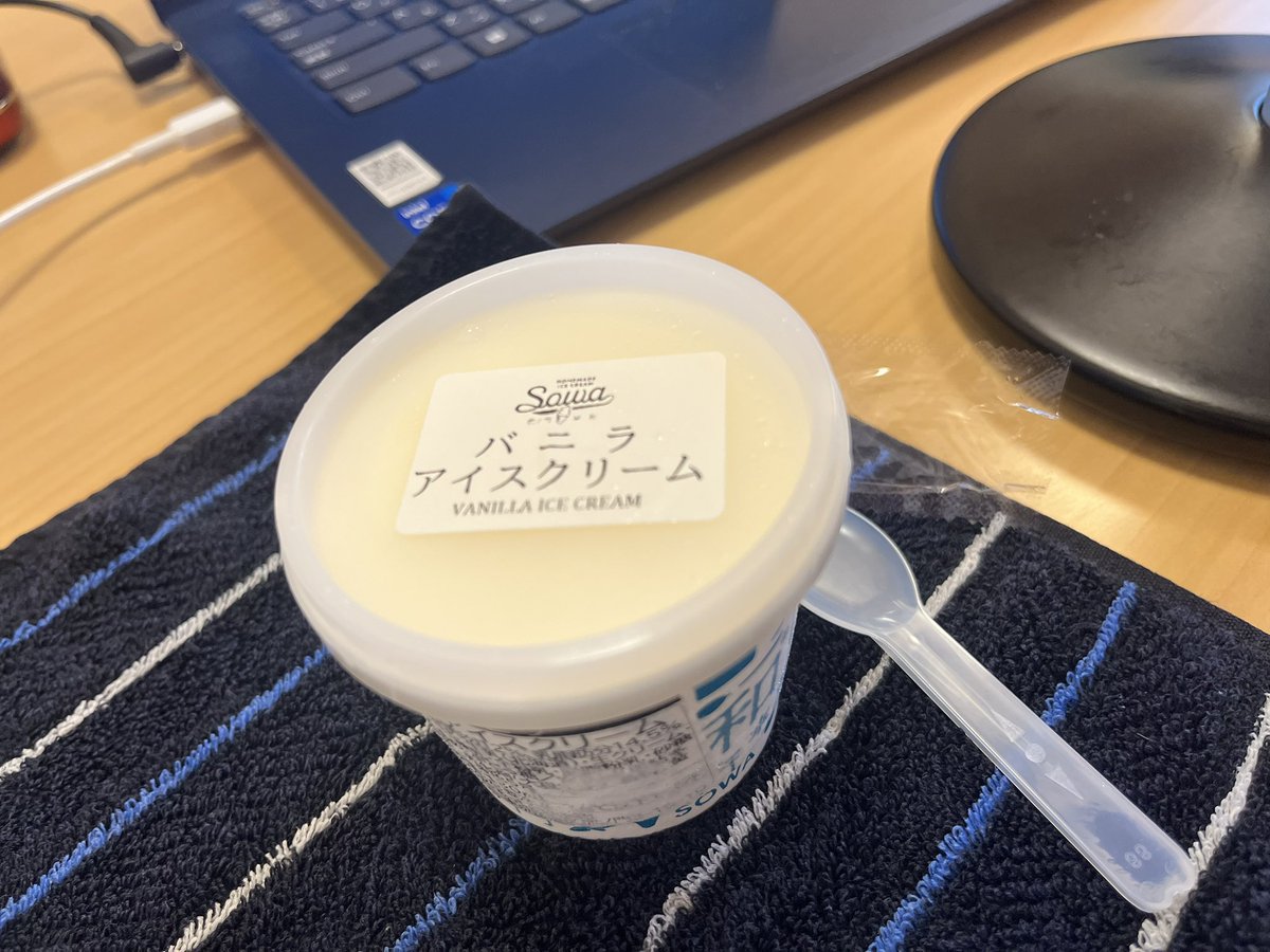 LibTachibanashi's tweet photo. 昨日は収録でした🎤
夏らしく、アイスクリーム食べてから立ち話🗣️（シ） https://t.co/HfTpoPc9dY