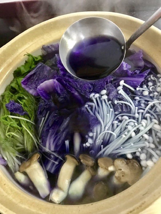 wadaino_taikai's tweet photo. 1枚目「紫白菜珍しいな〜、鍋に入れよ〜！！！」

2枚目「なぜ…………」

3枚目「後悔」 https://t.co/jhsp9howCH