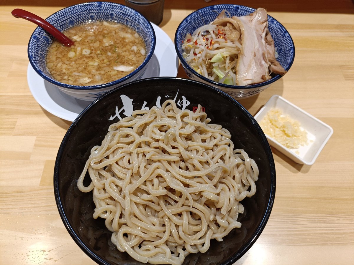 k2fox's tweet photo. #粋麵せんじゅ

前回はラーメンだったので
今回はつけ麺にしてみました

麺３００ｇ　野菜ちょい増し https://t.co/4ghYqujHpo