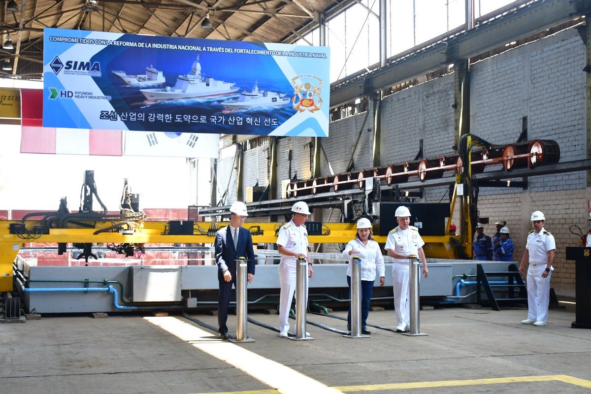 SA_Defensa's tweet photo. 📍#Peru / #SouthKorea (🇵🇪/🇰🇷)

HD Hyundai Heavy Industries (HD HHI) is pursuing a long-term strategy to transform Peru into a major South American shipbuilding center.

HD HHI is hoping to capitalize on its new industrial alliance with @sima_peru as a regional exporter. https://t.co/YSyHGimbRC