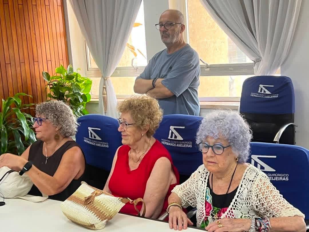GHNordelo5's tweet photo. ¡32 años consecutivos visitando Cuba! En las buenas y en las malas, como suelen hacer los verdaderos amigos. Está entre nosotros una representación del Hermanamiento Nou Barris, de Barcelona, con la legendaria Maruja al frente. ¡Gracias hermanos!
#Cuba #CDRCuba #CubaNoSeRinde https://t.co/wMrEUJqrL6