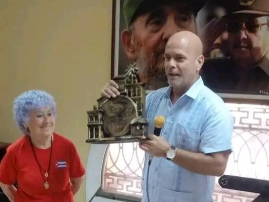 GHNordelo5's tweet photo. ¡32 años consecutivos visitando Cuba! En las buenas y en las malas, como suelen hacer los verdaderos amigos. Está entre nosotros una representación del Hermanamiento Nou Barris, de Barcelona, con la legendaria Maruja al frente. ¡Gracias hermanos!
#Cuba #CDRCuba #CubaNoSeRinde https://t.co/wMrEUJqrL6