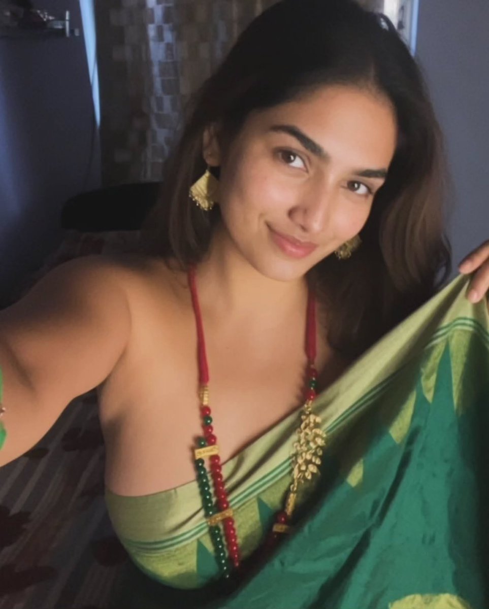 Starscope_18's tweet photo. Classic vibes with a touch of mischief 😉🌿 https://t.co/GsKYvyGeDm