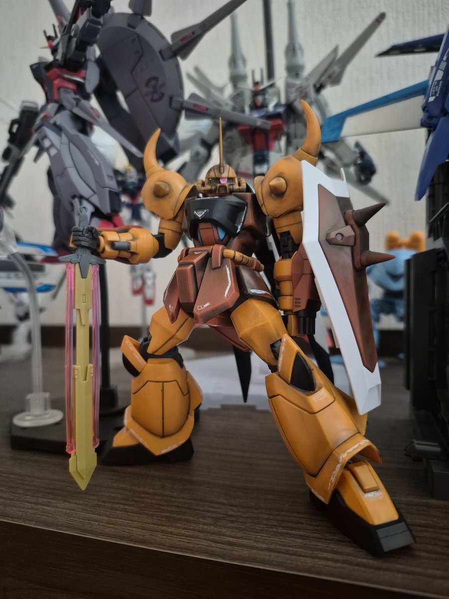 NAGO7500's tweet photo. グフイグナイテッド
体調不良出しこれで完成✨️
ラインデカールは余り物で何とか代用しました。こっちのデカールもあまり見なくなってるから買っとこかな？

 #ガンプラ
＃ガンプラ好きと繋がりたい
#皆のモノアイ見せてくれ https://t.co/o12vcGRGrP