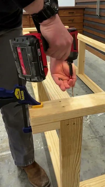 REteammates's tweet photo. DIY Work Bench https://t.co/LMuTJnaBU0 https://t.co/Czc7LcvIgk