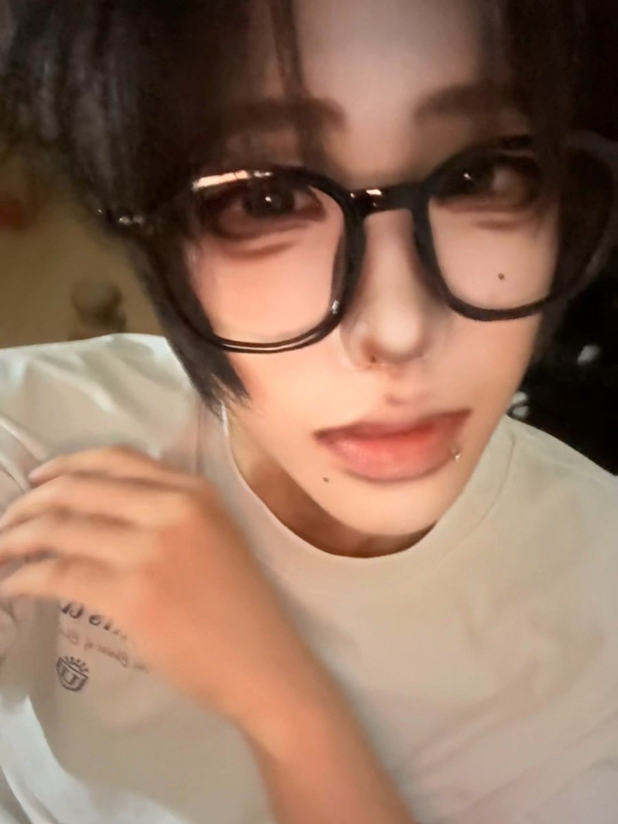 vvsmeno's tweet photo. 생존신고는 해야할것같았음 https://t.co/UmHm2mliq4