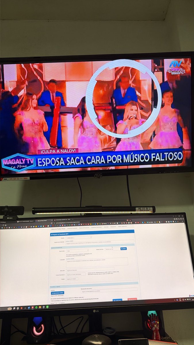 renato_mam's tweet photo. Dios, en serio esta tía defiende a su esposo (un asqueroso) 🫪🫪 https://t.co/V6x4dwpbPv
