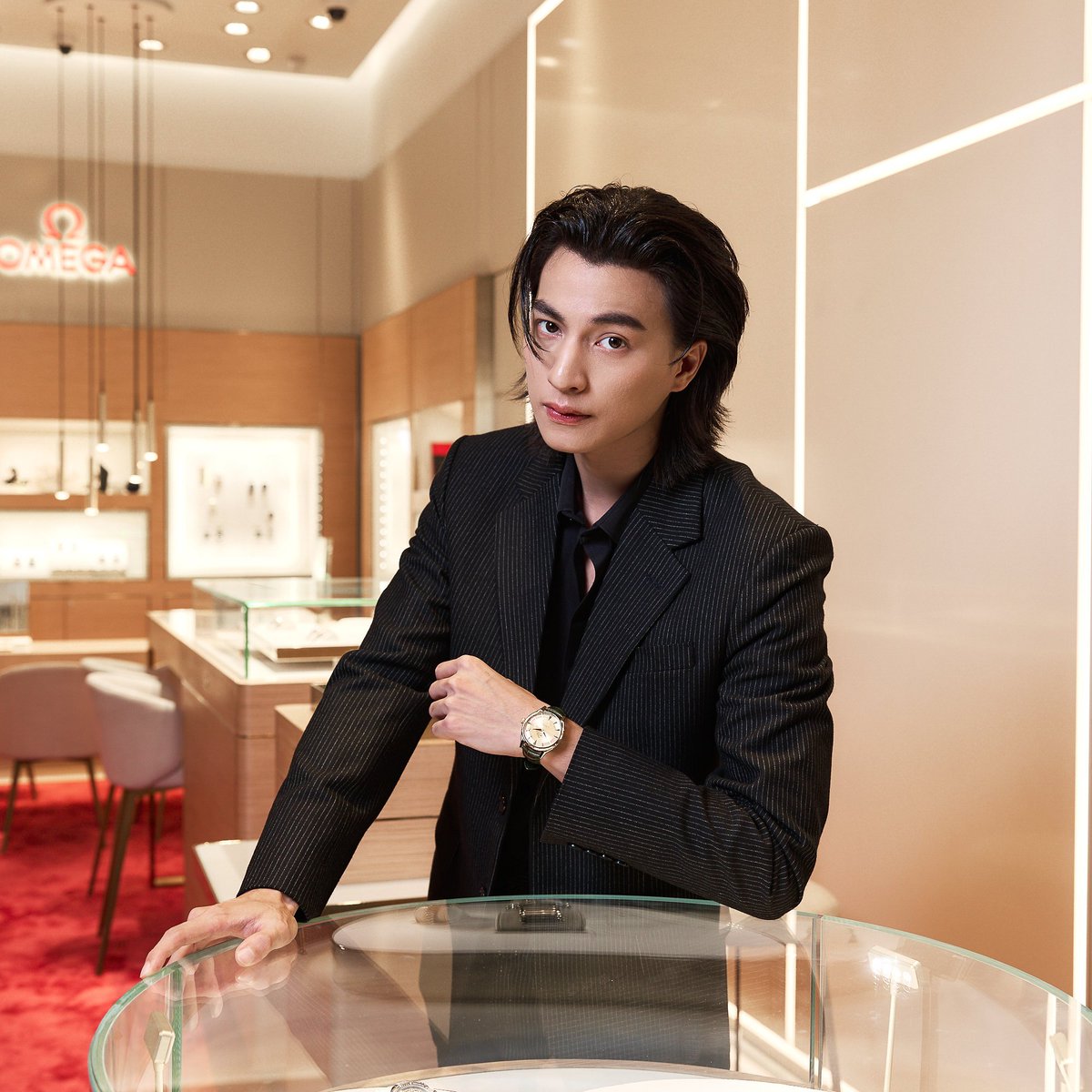 Ylismchanel's tweet photo. กลัฟ–คณาวุฒิ ร่วมฉลองเปิดบูติกแห่งใหม่ OMEGA ณ ICONSIAM! 

OMEGA แบรนด์เรือนเวลาหรูสัญชาติสวิตเซอร์แลนด์ ฉลองเปิดบูติกริมแม่น้ำแห่งแรกในย่านฝั่งธนบุรี ณ ชั้น M (ยูนิต M16) ศูนย์การค้าไอคอนสยาม

งานนี้หนุ่มสุดฮอต กลัฟ–คณาวุฒิ ไตรพิพัฒนพงษ์ มาร่วมเผยเสน่ห์อันเป็นเอกลักษณ์ โดยเลือกสวมเรือนเวลา Constellation Observatory ขนาด 39.4 มม. ในวัสดุ Moonshine™ Gold จับคู่กับสายหนังแอลลิเกเตอร์ สะท้อนสไตล์ความเรียบหรูและทรงเสน่ห์ได้อย่างสมบูรณ์แบบ

สัมผัสประสบการณ์สุดพิเศษพร้อมรับบริการดูแลเรือนเวลาจากผู้เชี่ยวชาญได้แล้ววันนี้ ณ OMEGA บูติก ICONSIAM (ชั้น M) เปิดบริการทุกวัน เวลา 10:30–20:30 น.

📞 โทร. 02-000-2245 | LINE: @omega_thai13474 

@omega
#GulfKanawut #กลัฟคณาวุฒิ #OMEGAThailand #OMEGA #Constellation #ICONSIAM #OMEGAThailand #OMEGA
#Speedmaster #Constellation