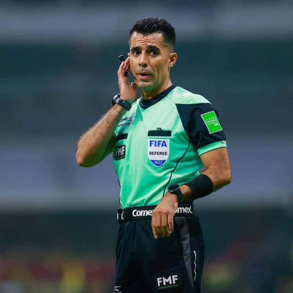 VictorBarbo10's tweet photo. Este hijo de perra JAMAS DEBE PITARLE A RAYADOS @Rayados  JAMAAASSSSSS!!!! Este idiota es antirayado!!!!!!! @LigaBBVAMX @LeaguesCup https://t.co/yYnmHW6LUF