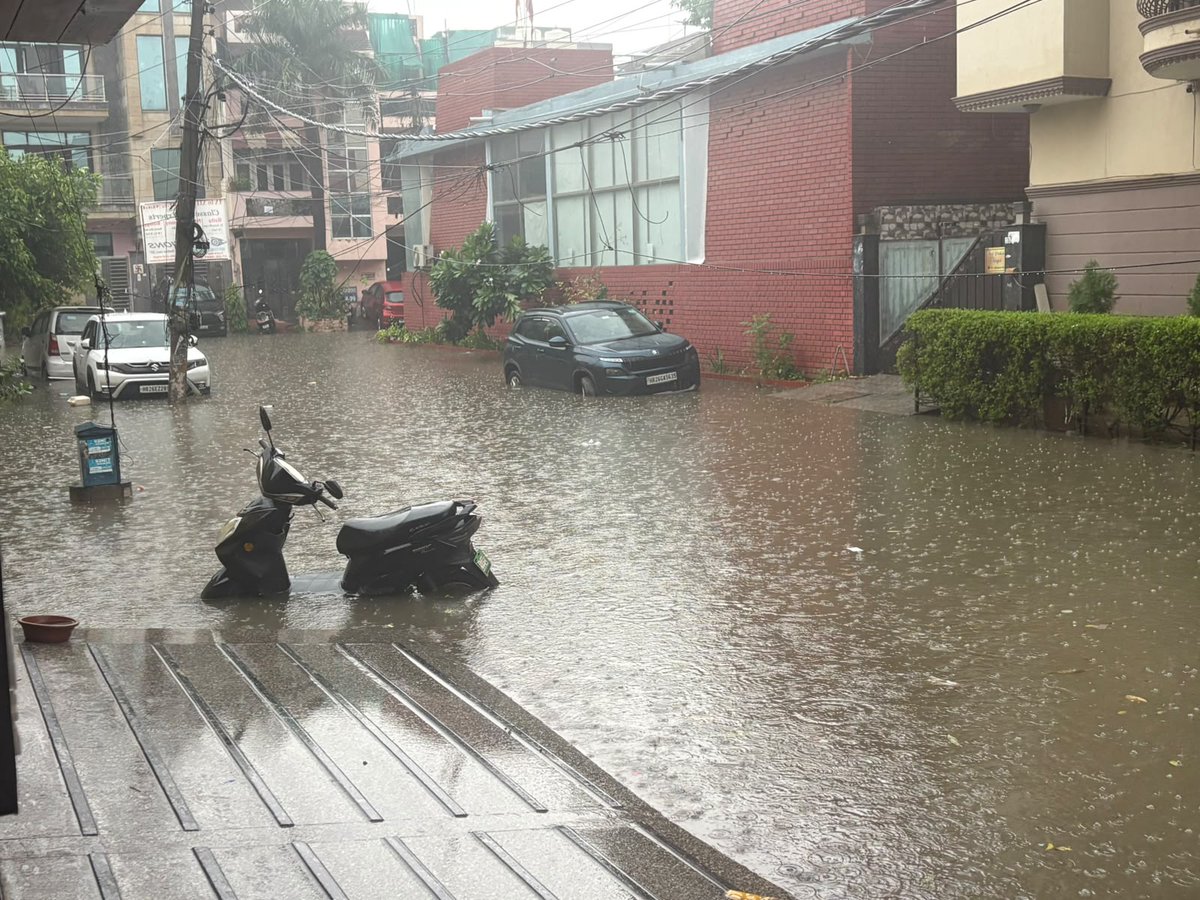 nitishsahu12's tweet photo. Every monsoon, Gurugram comes to a standstill. Roads become rivers, offices are disrupted, ambulances are delayed, businesses lose productivity, and citizens suffer. This isn’t just heavy rain—it’s decades of infrastructure failing to keep pace with the city’s growth.

Cities like Rotterdam, Singapore, and Tokyo faced similar challenges but invested in modern stormwater drainage, underground water storage, restored natural drains, and “sponge city” solutions. They adapted. Why can’t Gurugram?

It’s time to stop treating waterlogging as a seasonal inconvenience and start treating it as an infrastructure emergency. Gurugram deserves long-term planning, not temporary pumps and excuses after every downpour.

@MunCorpGurugram  @MukeshSharmaGG @OfficialGMDA @DC_Gurugram @BJP4India @cmohry #systemfailure #Gurugram #Gurgaon #Waterlogging #Monsoon #Infrastructure #UrbanPlanning #SmartCity #ClimateResilience * #Drainage
* #FloodManagement
https://t.co/1tvGQoOGsz
https://t.co/qv9ZFyYXDs