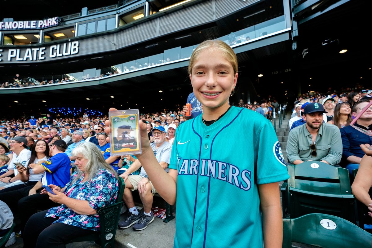 TMobilePark's tweet photo. Talk about a one-of-a-kind pull 🦝

13-year-old Abby is the lucky fan who pulled the 1-of-1 Gold Jimothy card tonight! https://t.co/YjAow0a964