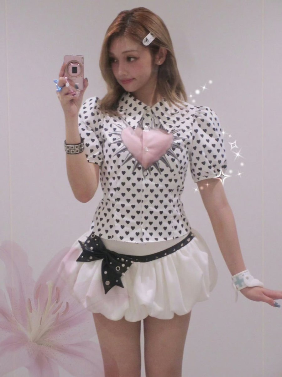 Alice060719's tweet photo. I have the same style as this hair clip! Omg!！
angel💓💓🤍 https://t.co/ZlQM9yNhwN