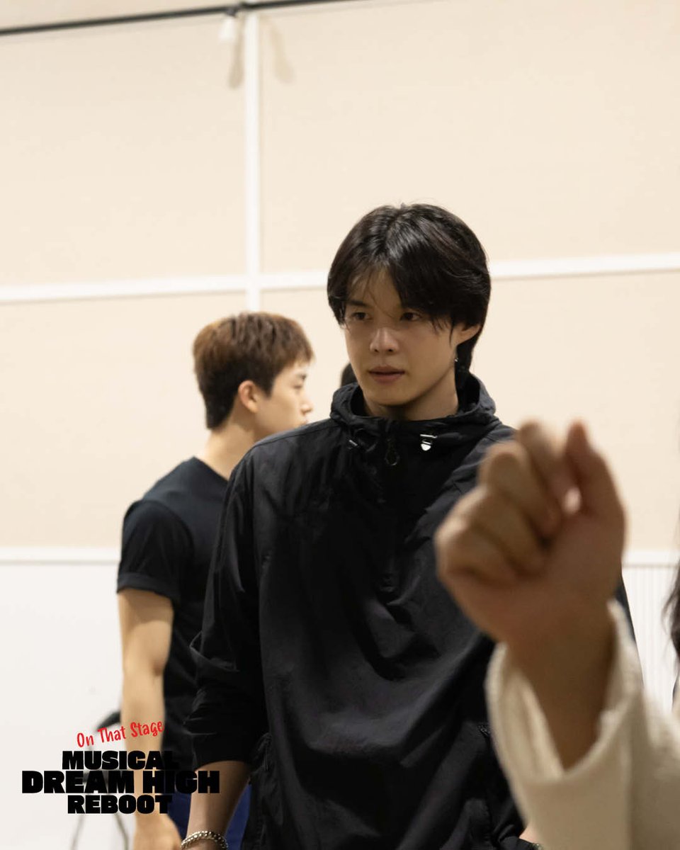 ateuwon88932's tweet photo. [𝗗𝗥𝗘𝗔𝗠 𝗛𝗜𝗚𝗛 𝗠𝗨𝗦𝗜𝗖𝗔𝗟 𝗦𝗘𝗔𝗦𝗢𝗡 𝟯 : 𝗥𝗘𝗕𝗢𝗢𝗧]
| PHOTO | 뮤지컬 드림하이 시즌3 : 리부트

🔥 연습실 비하인드 최초 공개 개막까지 𝗗-𝟮🔥

✨오늘의 주인공은 송삼동✨
우리들의 송삼동 가보자구 🎤

[1차 티켓 정보]
📅 1차 공연기간: 2026.08.08 ~ 2026.08.23
🎟️ 공식 예매처: #예스24 #티켓링크 #네이버
 
 𝗗𝗥𝗘𝗔𝗠 𝗛𝗜𝗚𝗛 𝗠𝗨𝗦𝗜𝗖𝗔𝗟 𝗦𝗘𝗔𝗦𝗢𝗡 𝟯 : 𝗥𝗘𝗕𝗢𝗢𝗧
𝟮𝟬𝟮𝟲.𝟬𝟴.𝟬𝟴 ~ 𝟮𝟬𝟮𝟲.𝟭𝟬.𝟭𝟴

광림아트센터 BBCH홀
 
 #뮤지컬 #드림하이