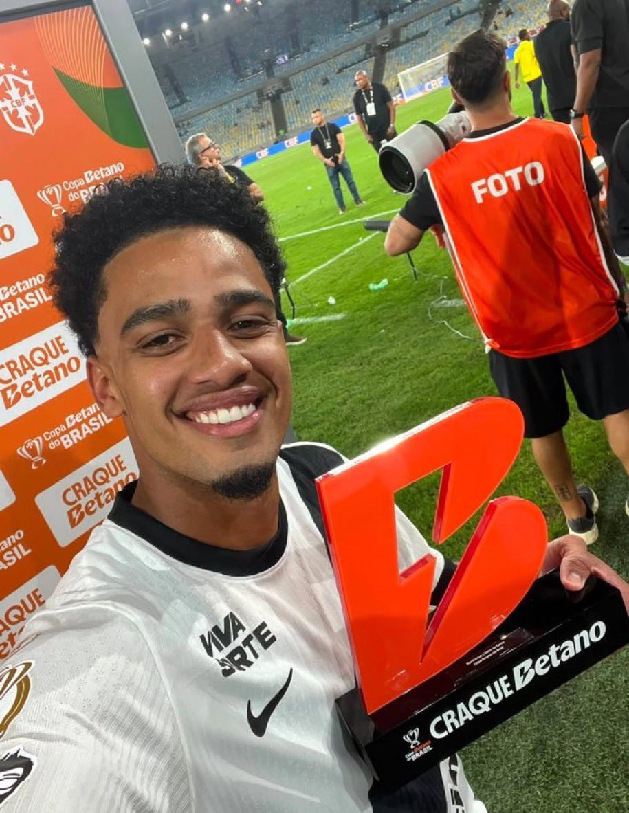 midiavascaina's tweet photo. QUE NOITE DO NOSSO ARTILHEIRO 

BRENNER NELES https://t.co/3Bt7AGI0kr