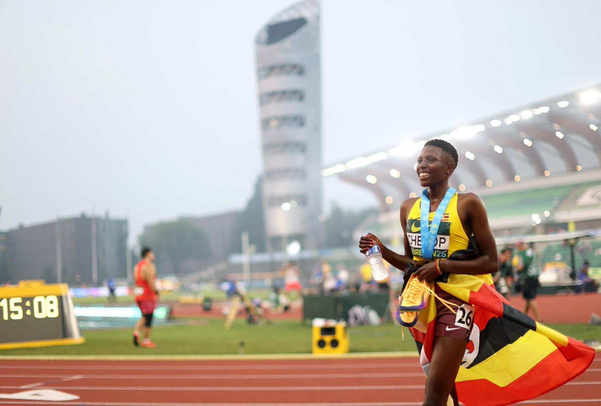 WorldAthletics's tweet photo. FROM SILVER TO GOLD 🥇

🇺🇬's Charity Cherop upgrades her silver medal from Lima to gold in Eugene, winning the 5000m in 15:03.88 🤩

🥈 Shito Gumi 🇪🇹 15:07.91
🥉 Joyline Chepkemoi 🇰🇪 15:09.08 PB

#WorldAthleticsU20 https://t.co/q2lYyKIwoi