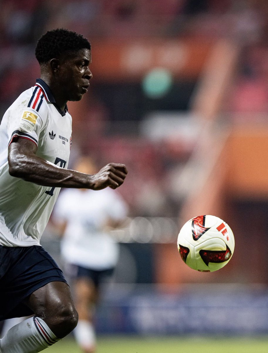 AllezLesLions's tweet photo. ⚪️ Bastian Assomo (16 ans) actuellement en stage de pré-saison avec l’équipe première du Bayern Munich. 🇩🇪🇨🇲 https://t.co/c44lvUZnN7