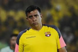 DiegoArcos14's tweet photo. 1) El DT de Barcelona 
2) El Gerente Deportivo de Barcelona
3) El portavoz de Barcelona 
4) El presidente encargado de Barcelona https://t.co/XolzJDkv0J