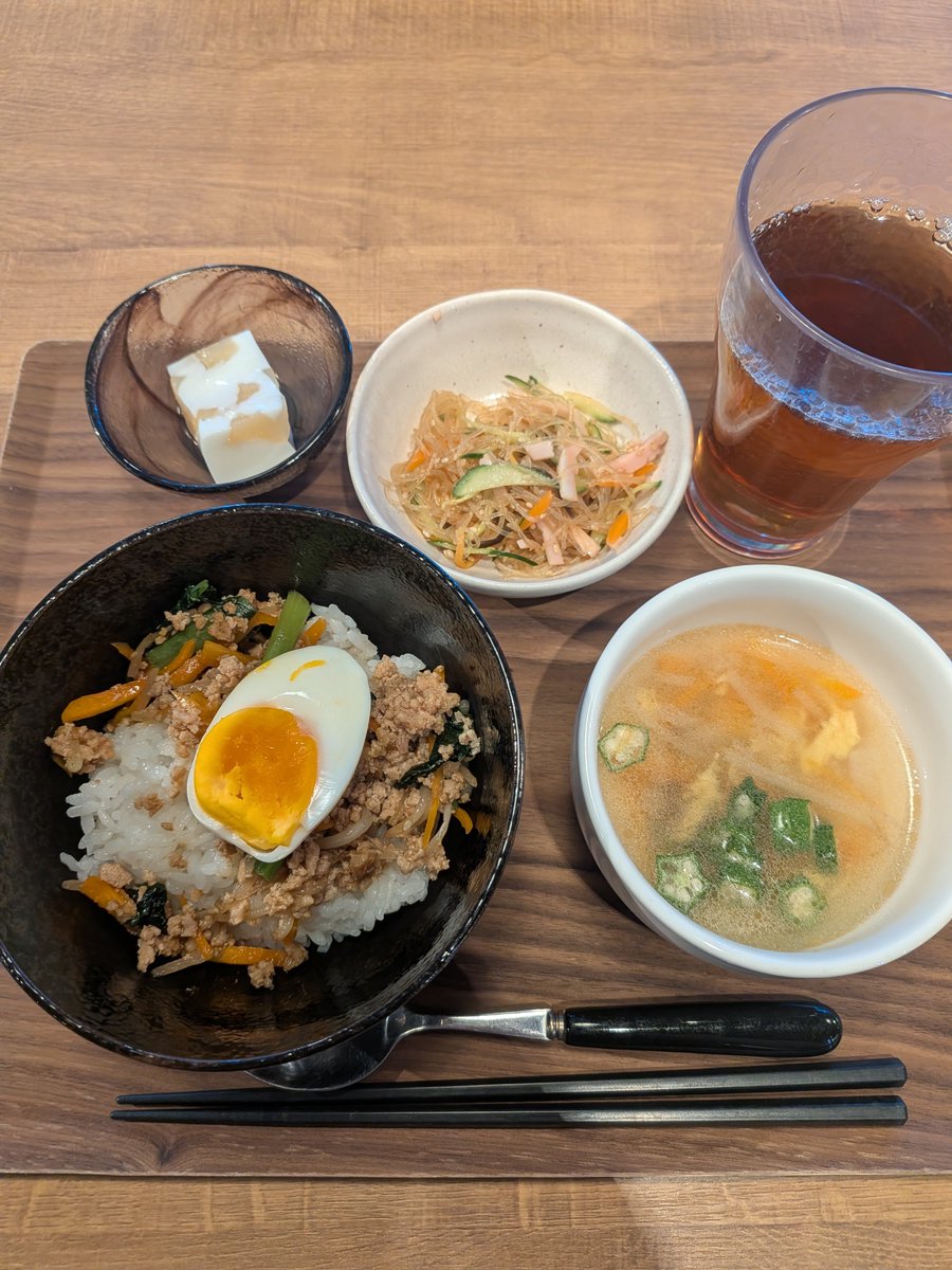 wqe5Nh6t2w9867's tweet photo. #昼飯 #ランチ #お昼ご飯 #おひるごはん #サラメシ #lunch #lunchtime
#お弁当 #おべんとう #LUNCH_BOX https://t.co/u7AGKUZKEd