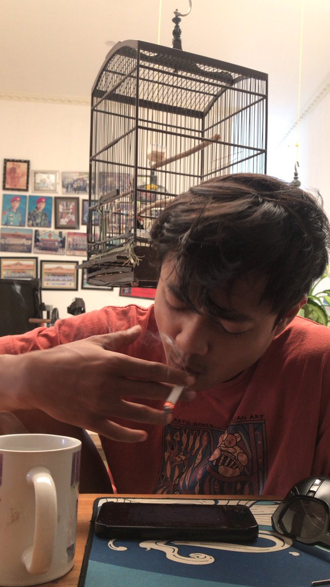 Xoxy_yy's tweet photo. Pagi pagi diajak ngopi tumben sekali https://t.co/X3mYlezviB