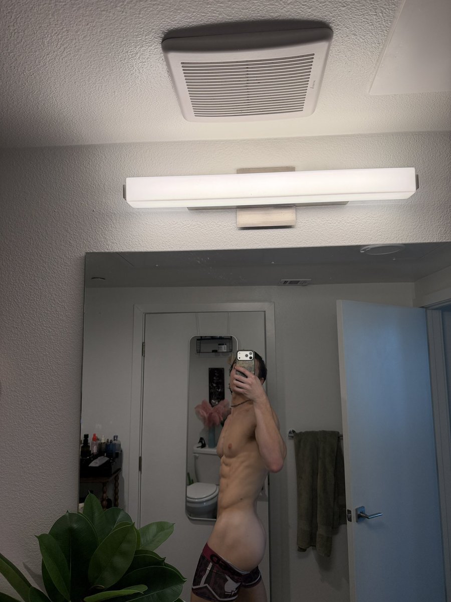 Hazelhoffmanx1x's tweet photo. @HazelHoffmanxxx Admire and Worship https://t.co/aRu1VB5KCM