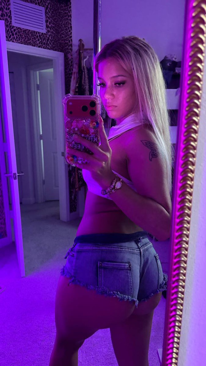 luvukylee's tweet photo. ive been told yall love these kind of pics https://t.co/Y5Yb0WofEu