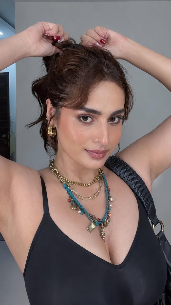 ab_admirer_1's tweet photo. Ohhh... Mmyyy... Goddd...! 😲🤩
Ayesha Khan, They are freaking hOOgeeeee.... 🤤
#Ayesha #AyeshaKhan #AyeshaHot #AyeshaKhanHot https://t.co/PxF3yxANnU