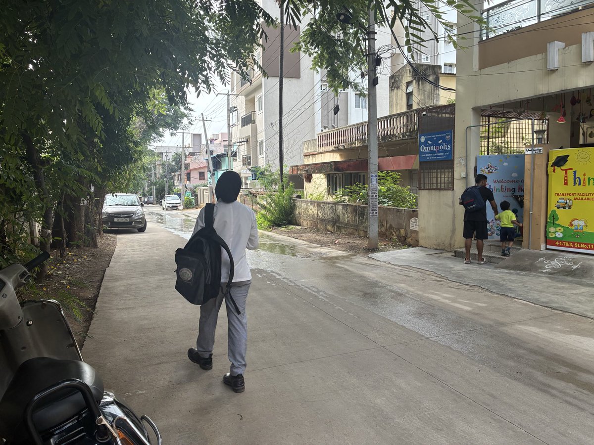prasheelanand's tweet photo. Request #GHMC Nacharam division to take action on seeping drainage near #kids school, causing inconvenience to #residents, pedestrians, #motorists and pets. Street no.11, Snehapuri Colony, Nacharam. The ghmc rep has been informed already via telephone. https://t.co/jq3WxE2UC2