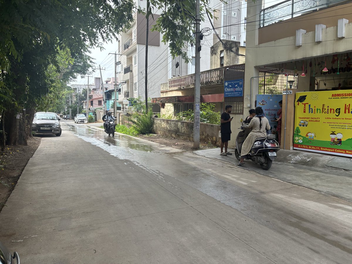 prasheelanand's tweet photo. Request #GHMC Nacharam division to take action on seeping drainage near #kids school, causing inconvenience to #residents, pedestrians, #motorists and pets. Street no.11, Snehapuri Colony, Nacharam. The ghmc rep has been informed already via telephone. https://t.co/jq3WxE2UC2
