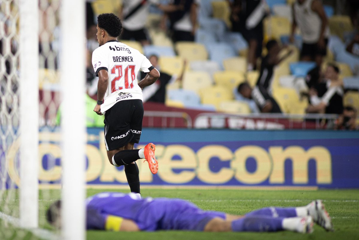 VascodaGama's tweet photo. Dois gols de 𝔹ℝ𝔼ℕℕ𝔼ℝ 2️⃣0️⃣💢🎯

📸 Matheus Lima | #VascoDaGama https://t.co/LBl3BtXidI