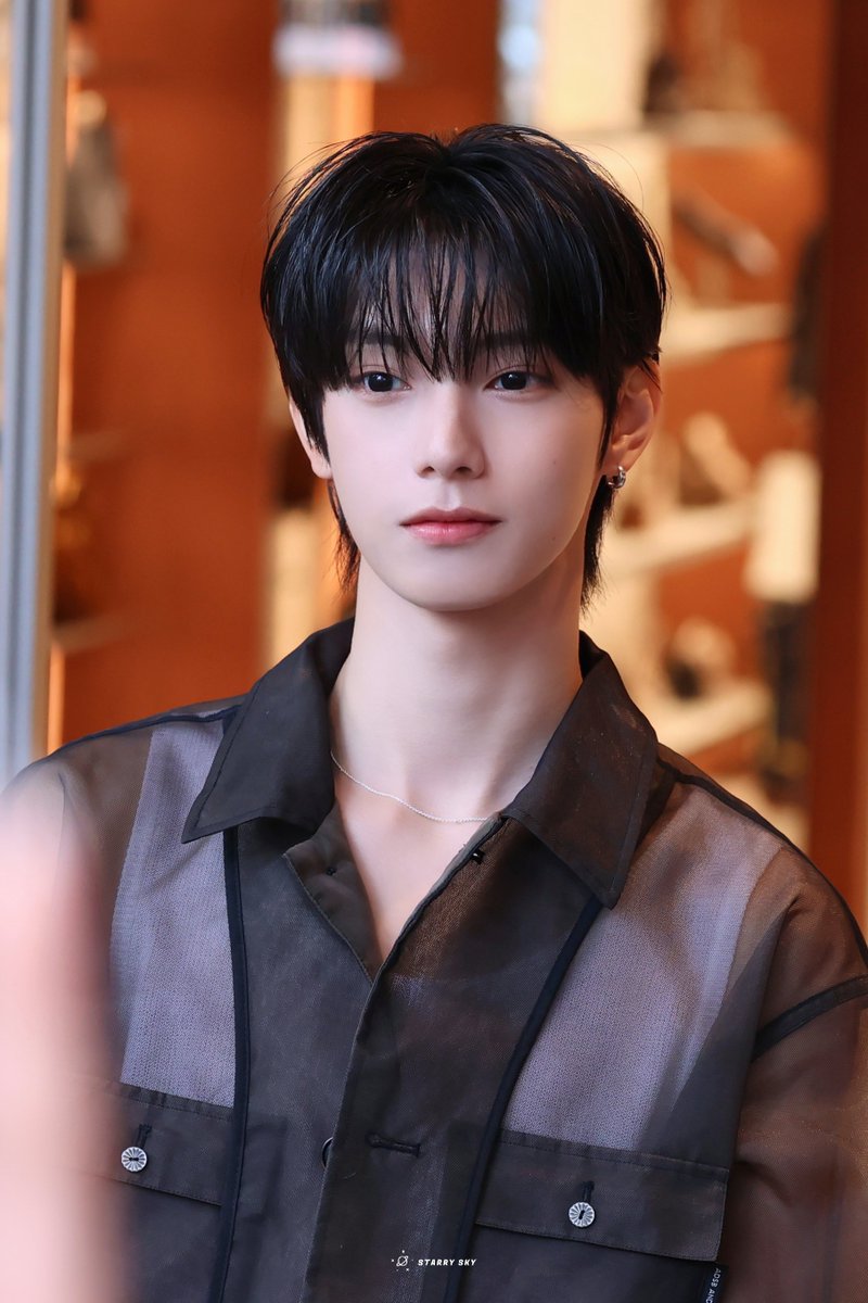 StarrySky_liyu's tweet photo. 260805 CHARLES &amp; KEITH

#최립우 #CHUEILIYU 
#립우 #崔立于 
#FLAREU #플레어유 https://t.co/SRkqMSYJ5q