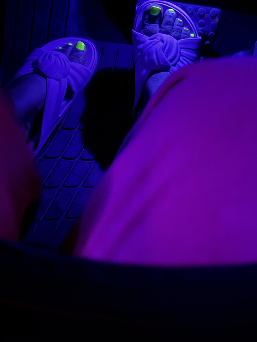 SinCity6990's tweet photo. @cheerleaderduck @Mysticginger11 Quick ride 👣 🤪 https://t.co/G66R15vqb4