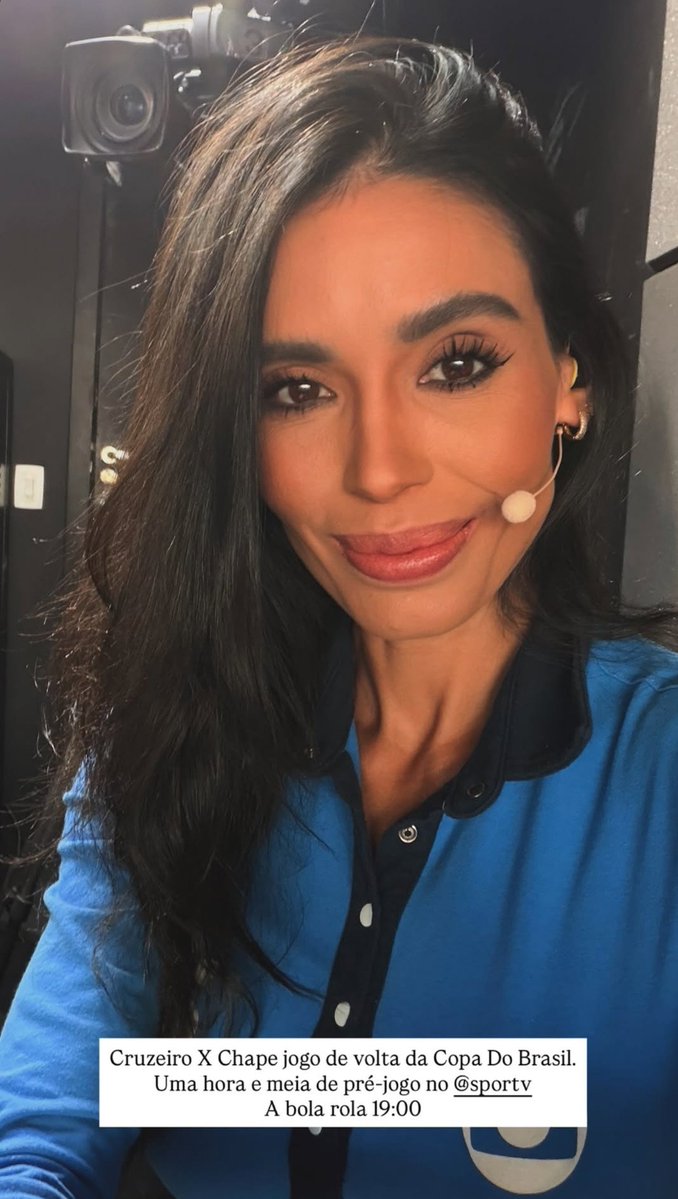 Gabrielwil21's tweet photo. A mulher tá um luxo gente, não canso de elogiar a @allincalandrini simplesmente a pessoa que mais trabalha na Globo, zueira, mais como trabalha bem hein, as palavras dela na transmissão, a visão de jogo, as informações, a dicção perfeita, é um privilégio te acompanhar Calan! https://t.co/GrRg0BWq4R