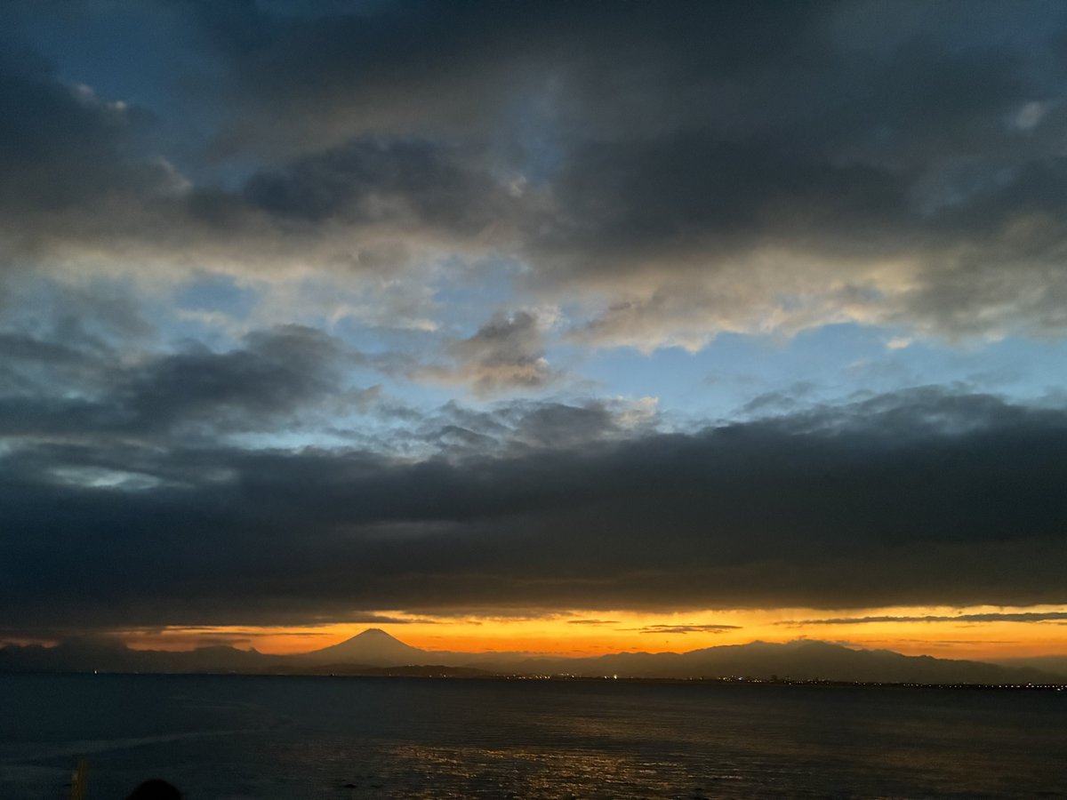 runa_sub03's tweet photo. あと、昨日は海水浴した　波高かったけど夏満喫って感じで幸　これは稚児ヶ淵からの景色 https://t.co/vCCQPzvRYq
