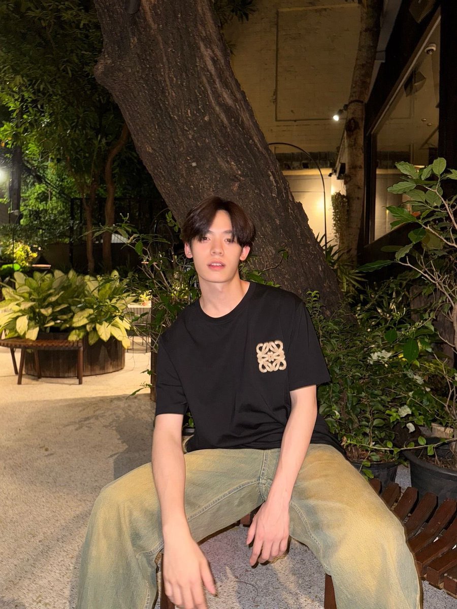 ilypippor's tweet photo. พี่ป๋อเสื้อดำ ผมไม่เซ็ต แอคกึง ผมใจละลายเลยว่ะ https://t.co/eDPS2DdVdS