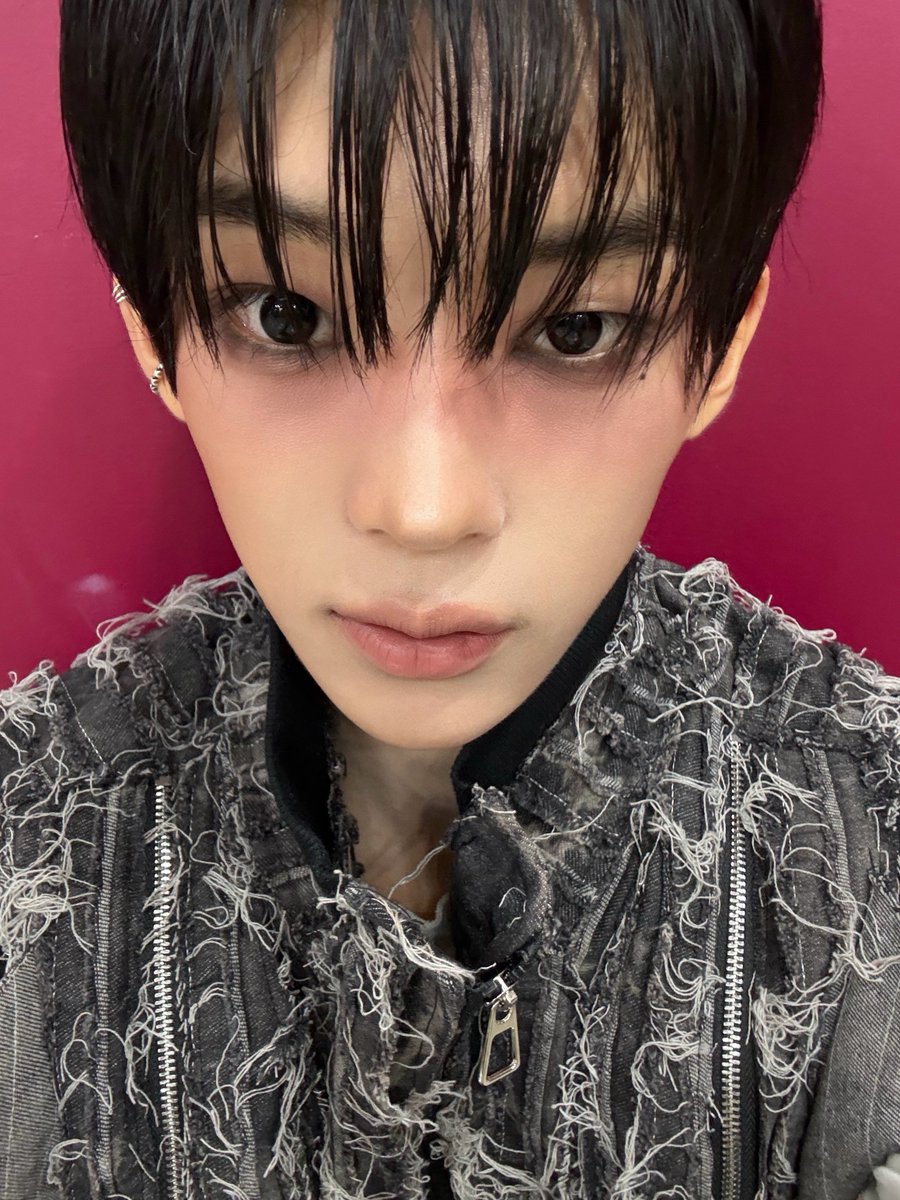 idntt_cosmo's tweet photo. 이번 활동 함께 해줘서 고마워 너무 행복하고 하루하루가 기억에 남을 만큼 인상 깊었어🥰🥰🥰

#idntt #아이덴티티
#unevermet #김도훈 #kimdohun https://t.co/9mj7xzWLQx