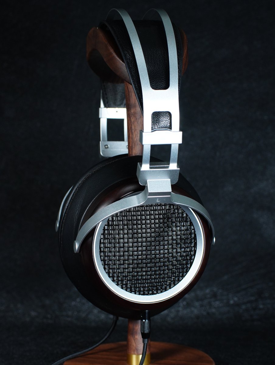 sivga_audio's tweet photo. 🎶Crafted for lasting comfort, tuned for Hi-Fi sound.
🎧Lose yourself in music with SIVGA Luan.
#SIVGA #Luan #HiFi #Headphone #Audio #Audiophile #Musiclover https://t.co/vuGlkZppOr