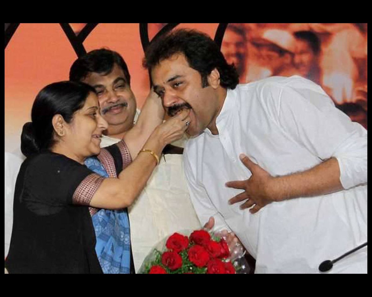 bishnoikuldeep's tweet photo. भारत की राजनीति में कुछ व्यक्तित्व ऐसे होते हैं, जिनकी पहचान केवल पदों से नहीं, बल्कि उनके विचारों, व्यक्तित्व और जनसेवा से होती है। स्वर्गीय सुषमा स्वराज जी ऐसी ही विलक्षण नेता थीं।

उनकी ओजस्वी वाणी, अद्भुत नेतृत्व क्षमता, सहजता, विनम्रता और सभी के प्रति आत्मीय व्यवहार उन्हें सदैव विशिष्ट बनाता है। 

मुझे सौभाग्य प्राप्त हुआ कि उनका स्नेह और आशीर्वाद हमेशा मेरे साथ रहा। आज उन्हें पुण्यतिथि पर श्रद्धापूर्वक नमन करते हुए विनम्र श्रद्धांजलि अर्पित करता हूँ। उनकी स्मृतियाँ और आदर्श सदैव हमारा मार्गदर्शन करते रहेंगे।

शत्-शत् नमन। 🙏