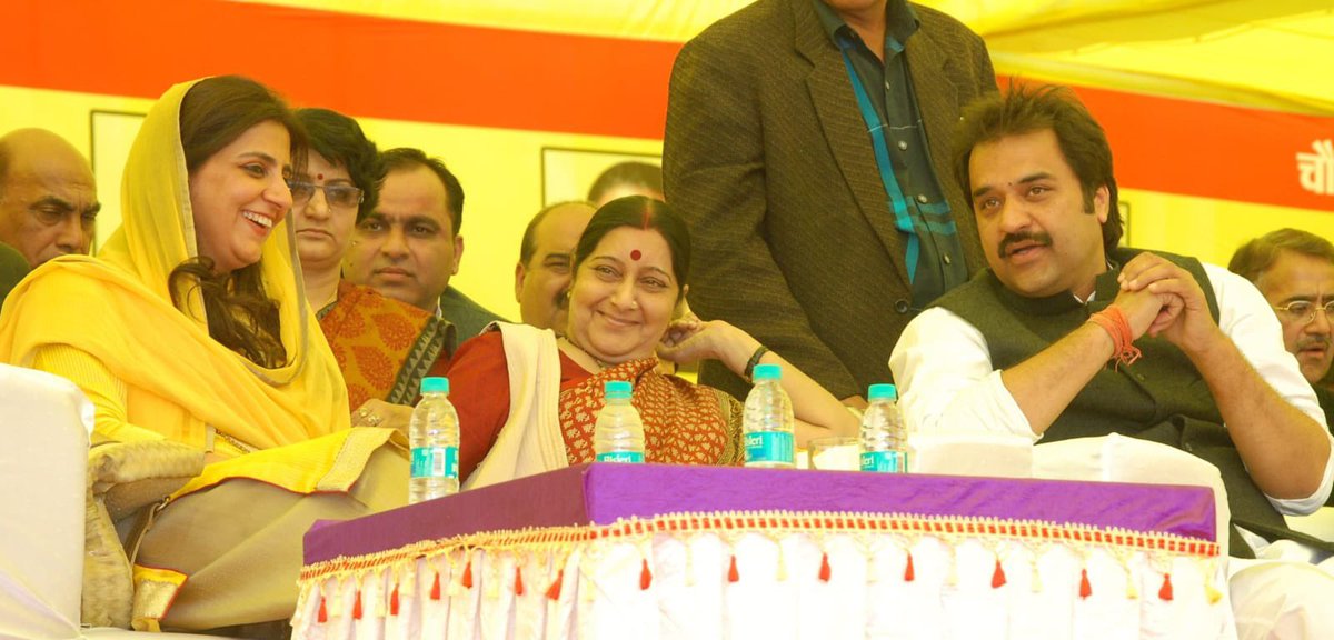 bishnoikuldeep's tweet photo. भारत की राजनीति में कुछ व्यक्तित्व ऐसे होते हैं, जिनकी पहचान केवल पदों से नहीं, बल्कि उनके विचारों, व्यक्तित्व और जनसेवा से होती है। स्वर्गीय सुषमा स्वराज जी ऐसी ही विलक्षण नेता थीं।

उनकी ओजस्वी वाणी, अद्भुत नेतृत्व क्षमता, सहजता, विनम्रता और सभी के प्रति आत्मीय व्यवहार उन्हें सदैव विशिष्ट बनाता है। 

मुझे सौभाग्य प्राप्त हुआ कि उनका स्नेह और आशीर्वाद हमेशा मेरे साथ रहा। आज उन्हें पुण्यतिथि पर श्रद्धापूर्वक नमन करते हुए विनम्र श्रद्धांजलि अर्पित करता हूँ। उनकी स्मृतियाँ और आदर्श सदैव हमारा मार्गदर्शन करते रहेंगे।

शत्-शत् नमन। 🙏