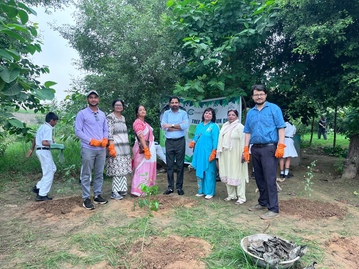 vikranttongad's tweet photo. #Learning, #Planting &amp; #Restoring Nature: #DPS Students Visit Our #Biodiversity Park

Recently, we had the opportunity to organize a plantation drive at the upcoming #Biodiversity Park in Gr. Noida West along with the students of Delhi Public School (DPS). https://t.co/Ln7dZ7rBxW